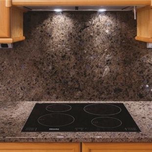 Рабочая поверхность из гранита - LABRADOR ANTIQUE - WALL GRANITE SERVICE SRL - для кухни / черная / коричневая
