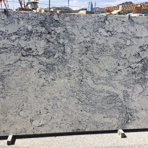 Плита из камня из гранита - WHITE ICE - WALL GRANITE SERVICE SRL - для напольной поверхности / очищенная / серая