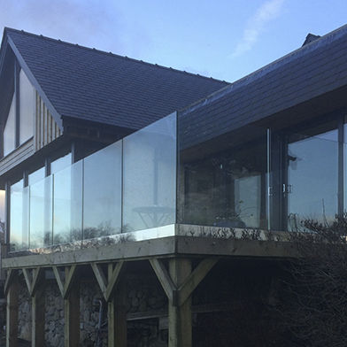 Ограждение из стекла - FRAMELESS - Usluga Glass - с панелями / для наружного применения / для террасы