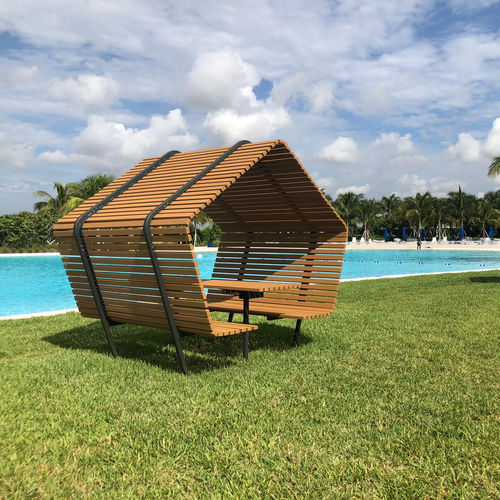 Современный стол для пикника - URBAN SHELTER TABLE - THE ITALIAN LAB SRL - из дерева / WPC / с основанием из оцинкованной стали
