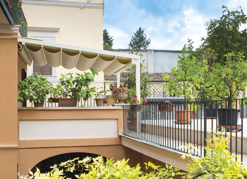 Пергола пристроенная к зданию - PARTERRE : SANREMO - Frigerio Living - из алюминия / раздвижная крыша из ткани ПВХ