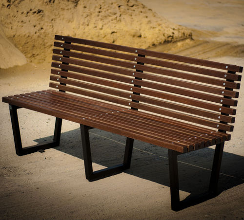 Современная общественная скамейка - BERGEN 02.015 - ZANO Street Furniture - из лиственных пород дерева / из сосны / из ели
