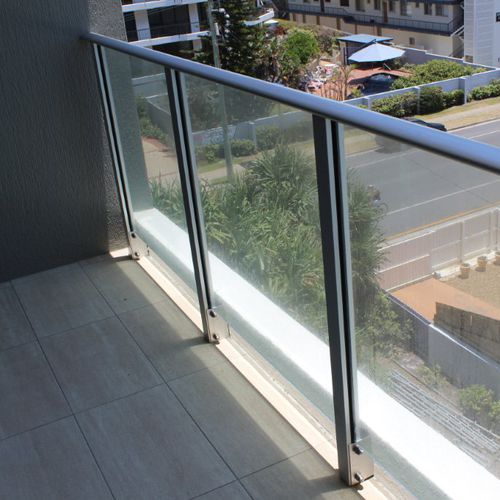 Ограждение из алюминия - 54 SERIES - Clear glass - со стеклянными панелями / для наружного применения / для балкона