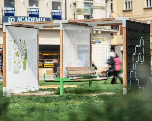 Информационный киоск - Y - egoé - для наружного применения / из гальванизированной стали / из дерева