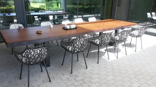Современный обеденный стол - KAURI TABLE - Unik - из цельной древесины / из лакированной древесины / из экзотических пород дерева