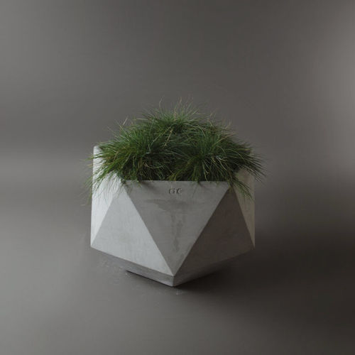 Кадка для садовых растений из бетона, армированного волокнами - FEMKANT GREY CONCRETE - Adam Christopher Design - современная / для общественных мест / для интерьера