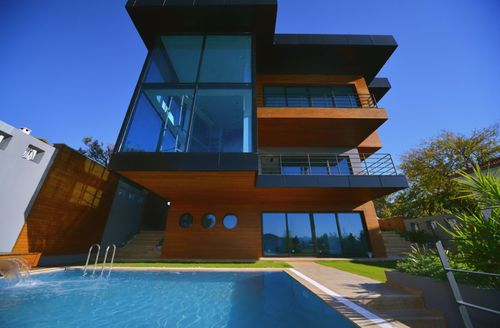 Облицовка фасада из реек - NOVATHERMOWOOD EXTERIOR CLADDING: IROKO - novawood - из ироко / FSC-сертифицированная / ребристая