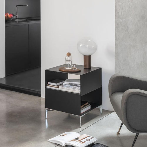 Современный вспомогательный столик - CUBE - pezzani home collection - из ламината / с основанием из окрашенной стали / квадратный