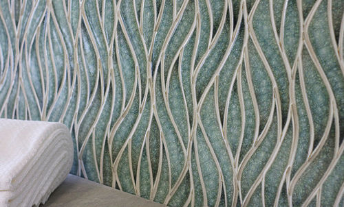 Плитка из стекла - TILE & DESIGNS - полированная / для ванной комнаты / настенная