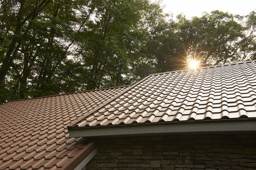 Черепица с замковым соединением - WEATHERED SEQUOIA - MATTERHORN METAL ROOFING - металлическая / охровая / традиционный внешний вид