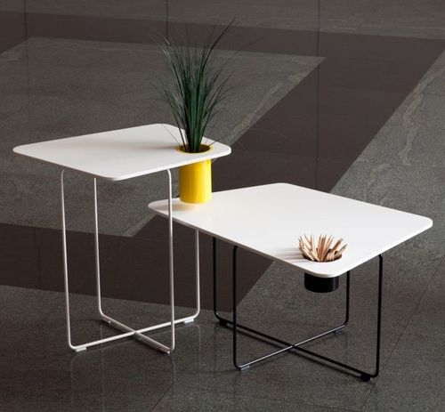 Современный вспомогательный столик - BROTHERS & SISTERS - AMOS DESIGN - из Corian® / с основанием из лакированной стали / для бытового использования
