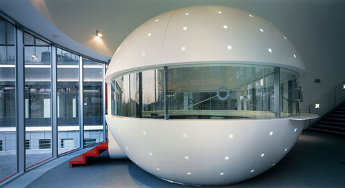 Круглая административная стойка - BALL - AMOS DESIGN - из Corian®