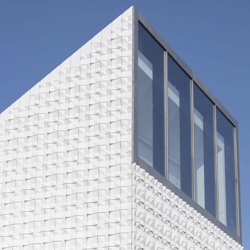 Облицовка фасада из керамики - RUPERT MAYER CHURCH, POING - m&r Manufaktur GmbH - 3D / имитация кафельной плитки / дизайнерская