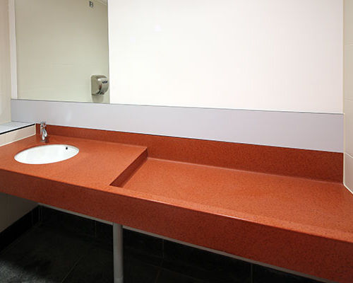 Место для смены подгузников из ламината высокого давления - Washroom Washroom Limited - на ножке / настенная / для профессионального использования