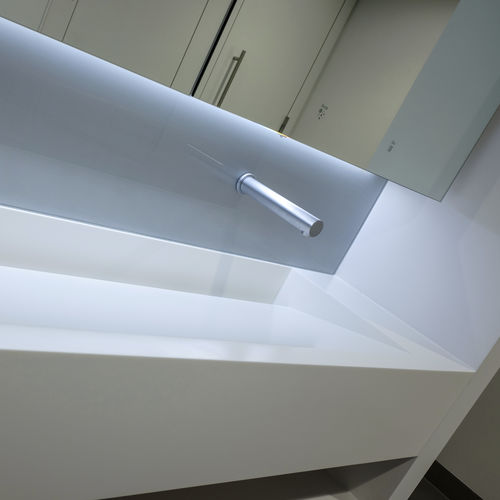Столешница для раковины из Solid Surface - CORIAN - Washroom Washroom Limited - для профессионального использования