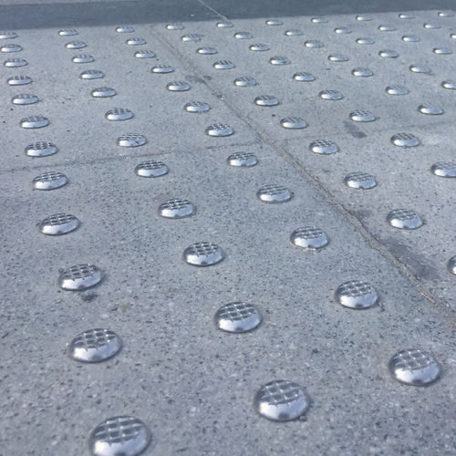 Тактильный индикатор из нержавеющей стали - CRISS-CROSS DEMARCATION - Kent Stainless - со сдерживанием скейтбордов / предупреждающий