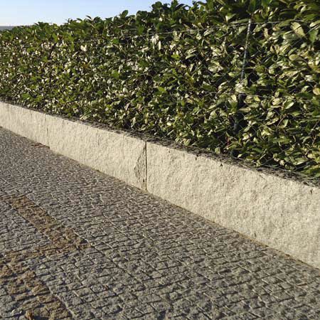 Обрамление для сада - KERBS : NATURAL SPLIT GREY - DVTSTONE - из гранита / линейное
