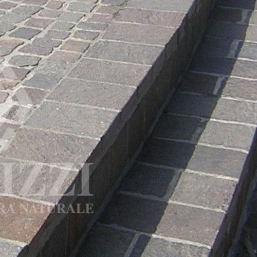 Обрамление для сада - DELGORSA® : KERBING CORNER - ODORIZZI soluzioni in pietra - для тротуара / для защиты / из порфира