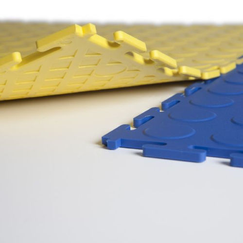 Напольное покрытие из ПВХ - R-TILE™ STUDDED INTERLOCKING - R-Tek Manufacturing - для интерьера / для игровой площадки / для сектора услуг