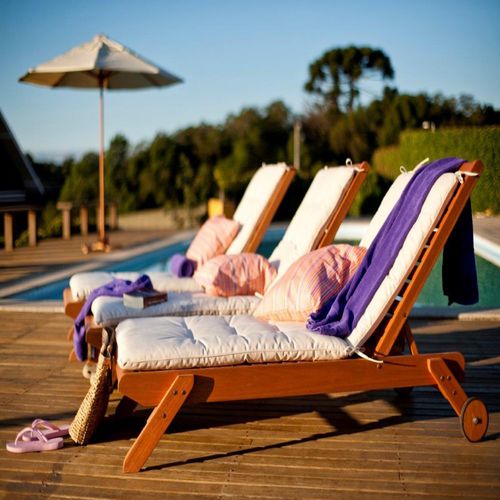 Современный садовый шезлонг - IPANEMA - Butzke - из дерева / регулируемая спинка / с роликами
