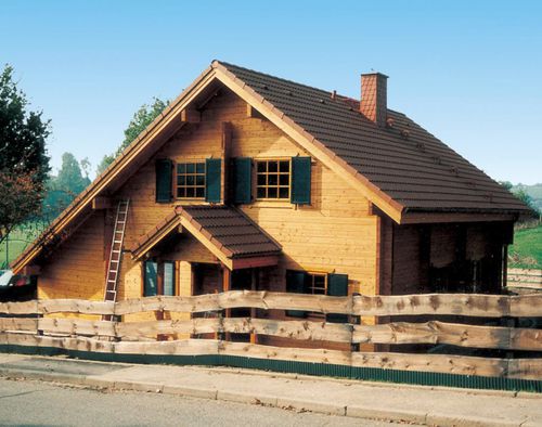 Сборный дом - EUROHOME : 155 - Artic House - из штабелированного массивного лесоматериала / экологический / классический