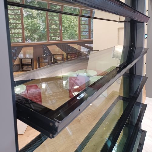 Солнцезащитное устройство с пластинками - TAIRMO&reg; GANZGLAS - Hahn Lamellenfenster GmbH - из стекла / для окна / вертикальное