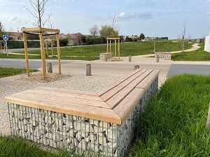 Современная общественная скамейка - ANGLE - ID GABION - L'AGENCE URBAINE - из гальванизированной стали / из стали / из сосны