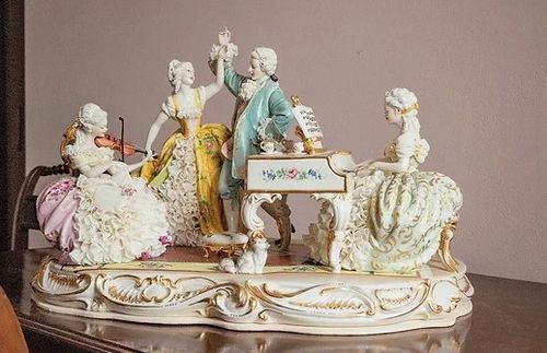 Скульптура из фарфора - Pleasant time - Porcellane Principe snc - многоцветная
