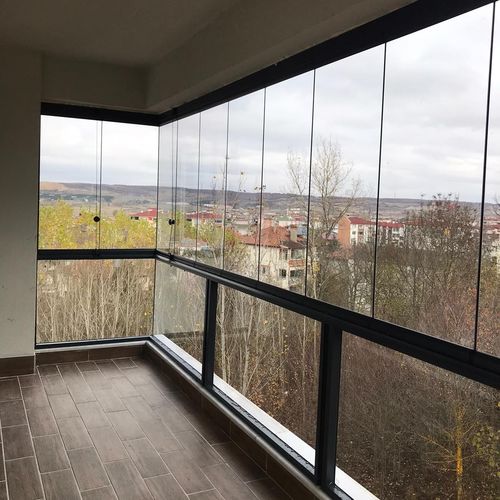 Окно из алюминия - WITHOUT GUIDE WITH GLASS RAILING - BKS balcony glazing systems - складное / 2 створки / одностворчатое