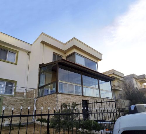 Окно из алюминия - BALCONY GLAZING WITH GLASS RAILING - BKS balcony glazing systems - складное / 2 створки / одностворчатое