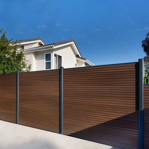 Демонтируемая перегородка - ULTRASHIELD D-FENCE - Déco - из композитной древесины / для профессионального использования / для бытового использования