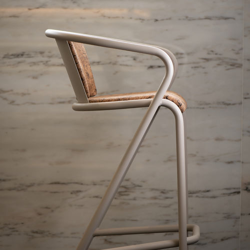 Современный барный табурет - BICAstool - BICA chair - из пробкового дерева / 4 ножки / с опорой для ступней