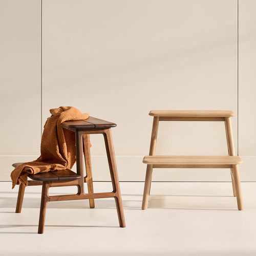 Современный табурет - The Offcuts - KASTELLA - из дуба / из американского ореха / с основанием из дуба