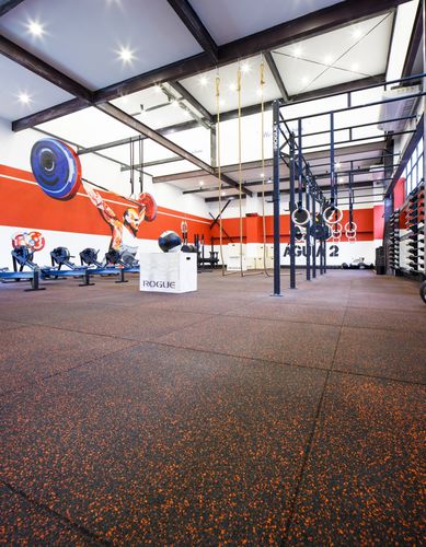 Спортивное покрытие для интерьера - IMPACT SOFT - TILES 1X1M - RECYCLED RUBBER - AUBICON - RUBBER FLOORING AND INSULATION MATS - из переработанной резины / из СКЭП / для спортивных залов