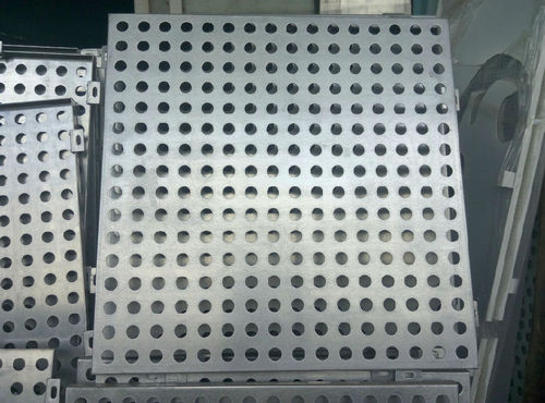 Перфорированное листовое железо - Shanhe aluminum building material co.,ltd - из алюминия / для фасада
