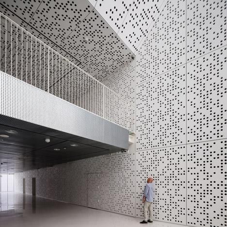 Настенная декоративная панель - Shanhe aluminum building material co.,ltd - из алюминия / перфорированная
