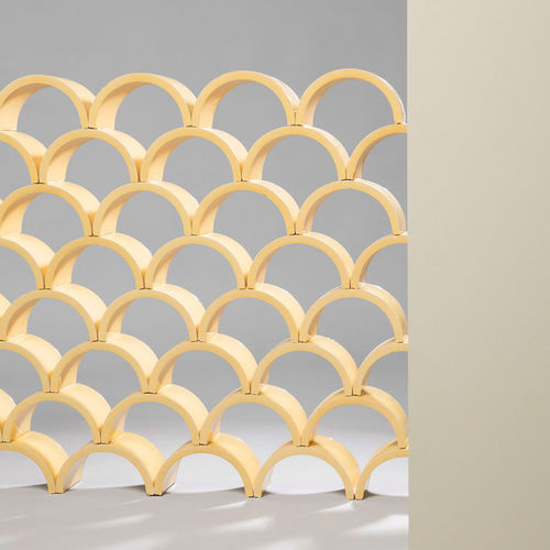 Легкая невысокая перегородка из керамики - CURVA - CERAMICA FERRES - для интерьера / для наружного применения / изогнутая