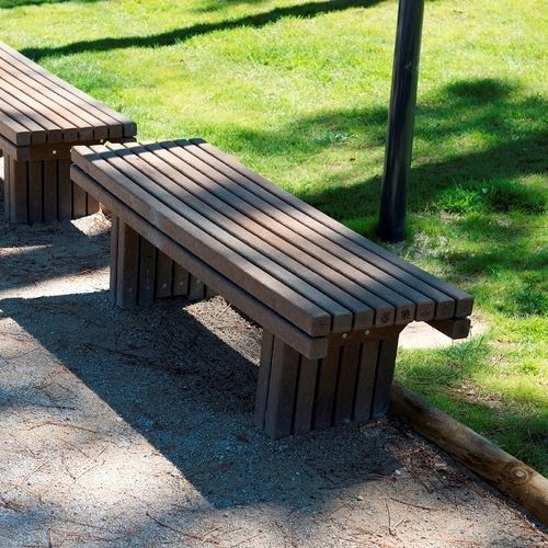 Современная общественная скамейка - Sesimbra - Extruplas - из переработанного пластика / без спинки / без подлокотников