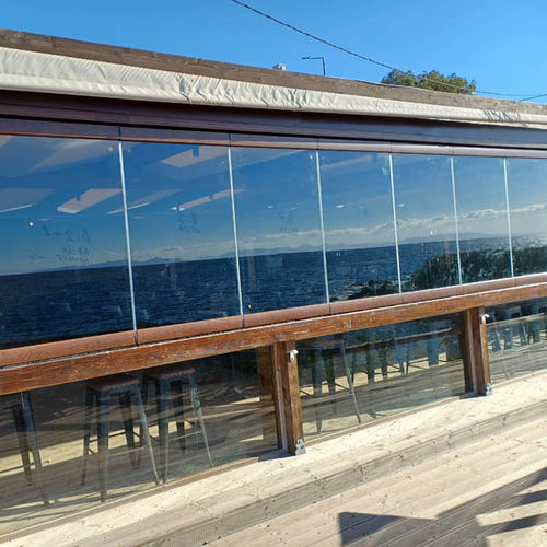 Панельная тонкостенная перегородка - IN SARONIDA, ATTICA - Atrio Glass Doors - из стекла / из дерева / из алюминия