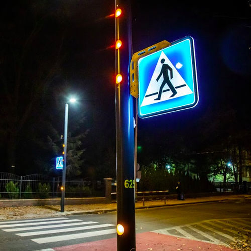 Напольный дорожный сигнальный знак - SMARTPOLE CROSSING  - Alumast - LED / с различными предупреждениями