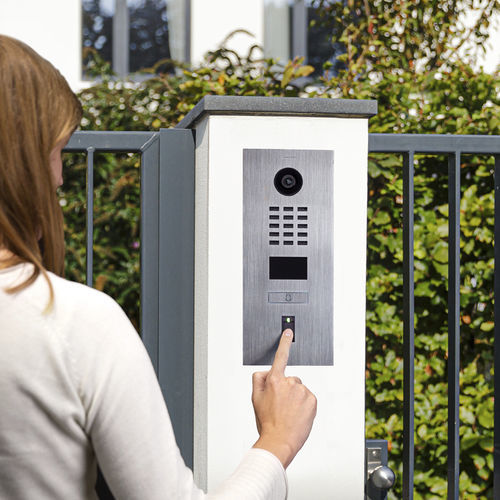 Дверная станция из матовой нержавеющей стали - D2101FV - DoorBird - для домашнего использования / с утопленным монтажом / для поверхностного монтажа