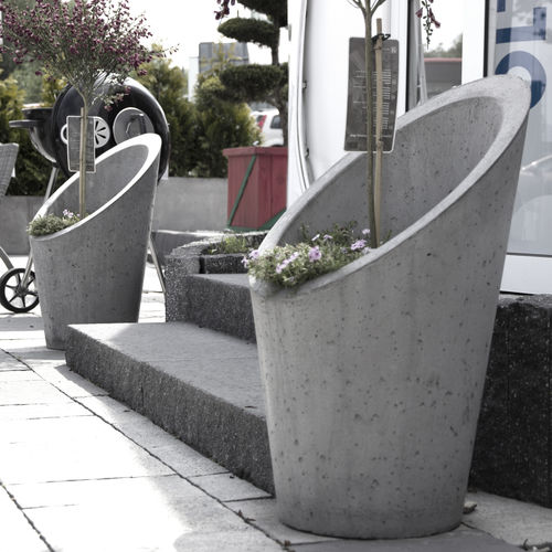 Кадка для садовых растений из бетона - FLOWERPOT TAGLIO - Slabb - Architectural Concrete - коническая / вертикальная / современная