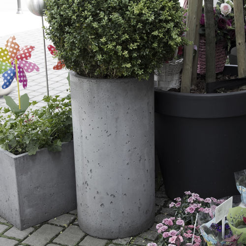 Кадка для садовых растений из бетона - FLOWERPOT TOPPO - Slabb - Architectural Concrete - круглая / вертикальная / современная