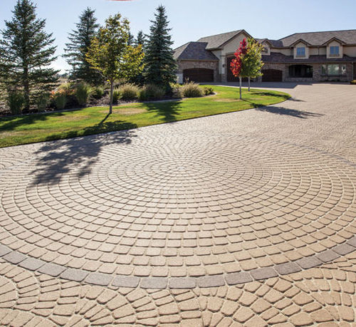 Напольная плитка из бетона - PLAZA - PAVESTONE - из камня / с высокой прочностью и интенсивной нагрузкой / для общественных мест