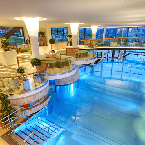 Переливной бассейн - SCHLOSSHOTEL FISS - BERNDORF METALL- UND BÄDERBAU GMBH - крытый / для наружного применения / для интерьера