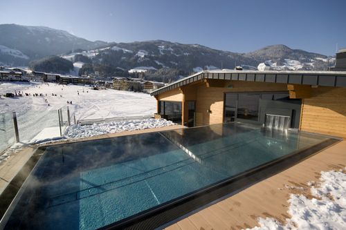 Переливной бассейн - HOTEL ALPINA - BERNDORF METALL- UND BÄDERBAU GMBH - для наружного применения / для гостиницы / общественный