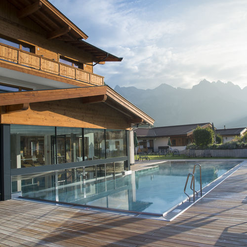 Переливной бассейн - HOTEL KITZSPITZ - BERNDORF METALL- UND BÄDERBAU GMBH - крытый / для наружного применения / для интерьера