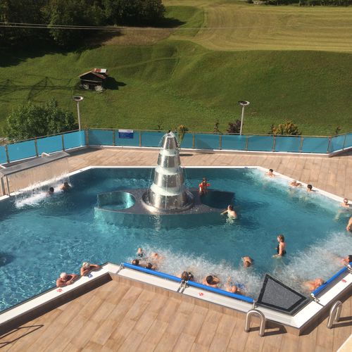 Переливной бассейн - LEUKERBAD THERME - BERNDORF METALL- UND BÄDERBAU GMBH - на заказ / для наружного применения / для интерьера