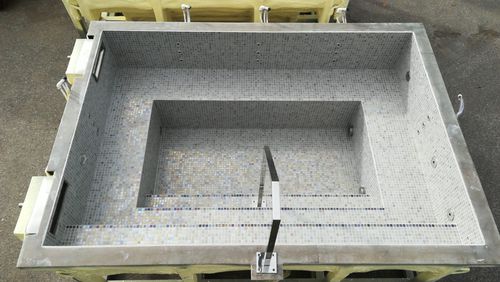 Встраиваемая спа-ванна - ADMIRAL - Tilestone Pools one piece tiled pools - квадратная / несколько мест / для наружного применения