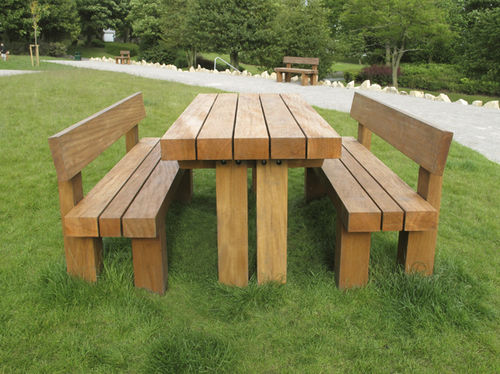 Современный стол для пикника - CHESHUNT  - Furnitubes - из дерева / прямоугольный / для общественных мест